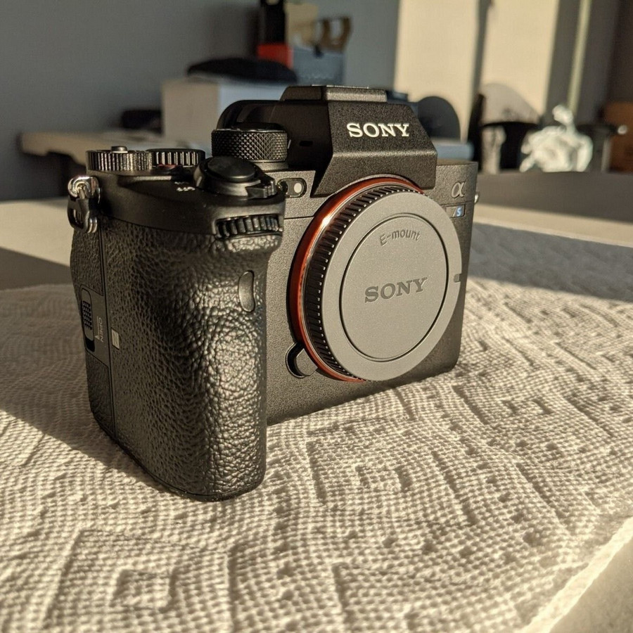 Kamera SONY Mirrorless Digital Alpha A7S III - samping